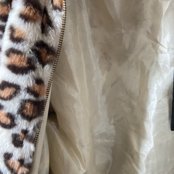 No.One.Cares. New Leopard Print Bomber Jacket  Fuzzy Soft Short Crop Size S - Picture 7 of 9
